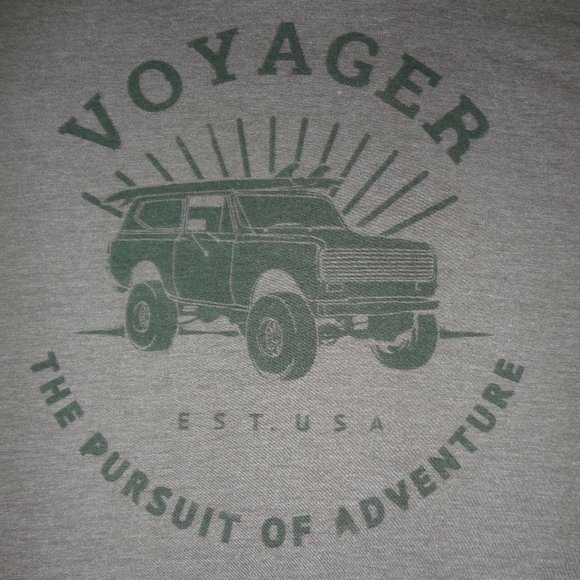 NWT VOYAGER THE PRUSIT OF ADVENTURE SOFT GRAY MEDIUM T-SHIRT H798 - Picture 1 of 5